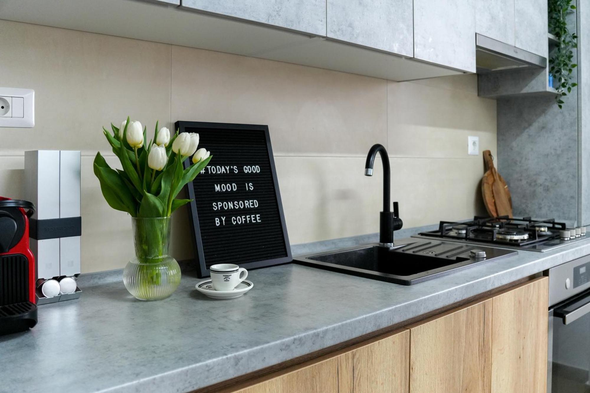 Amalia - Quiet 1Br Apartment With Parking & Wi-Fi Bukarest Eksteriør billede